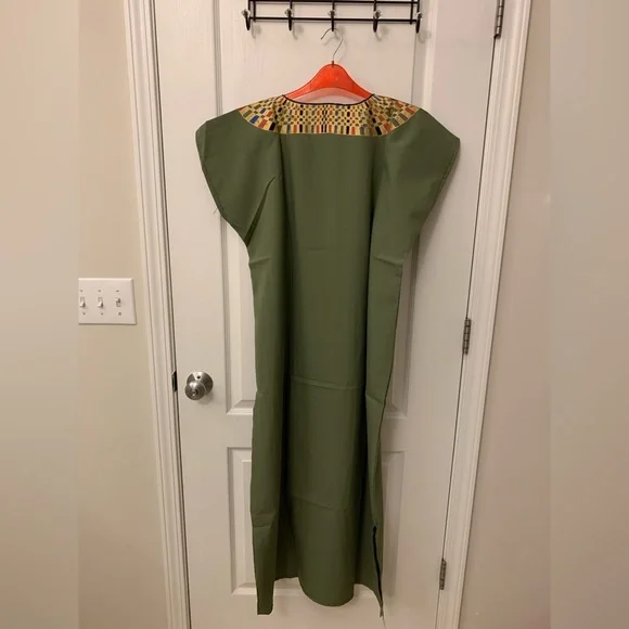 Green Egyptian Traditional Dress - Picture 14 of 16